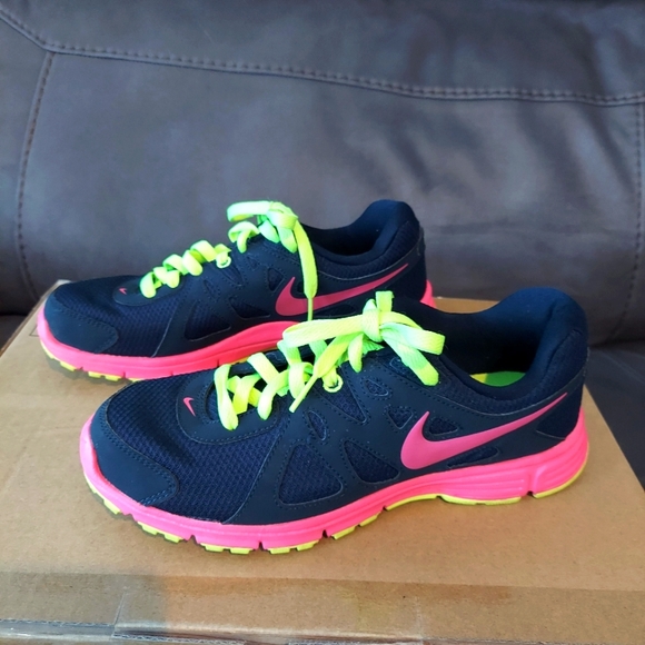Womens Nike Revolution 2 sneakers Navy Pink Yellow Laces size 8 - Picture 7 of 9